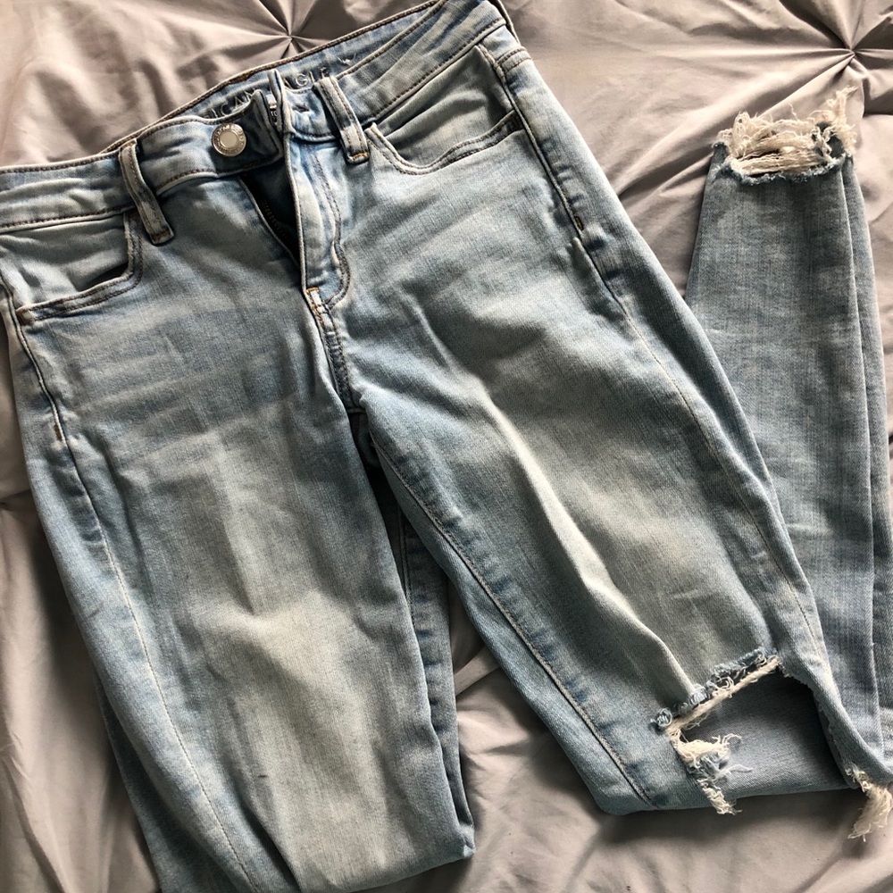American Eagle light wash denim jeans